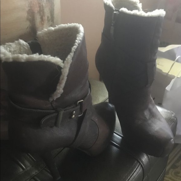 Fur lined heeled boots with wedge - Picture 2 of 3